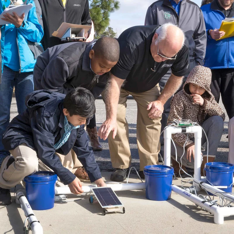 Construye, pruebe y compita con un vehículo alimentado por energía solar - Image 2